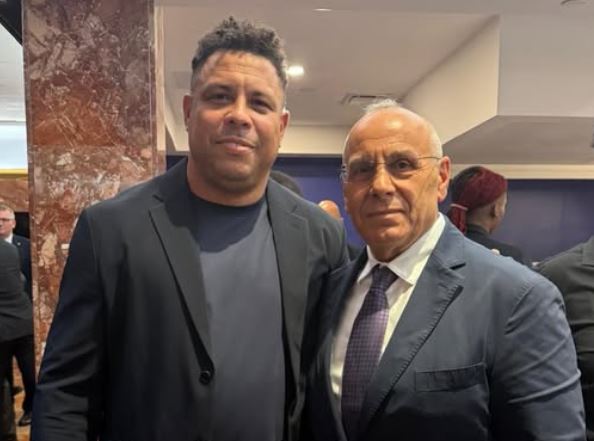 Takimi emocionues i Agim Ademit me Ronaldon dhe kujtimi i vizitës së vitit 1999 në Kosovë