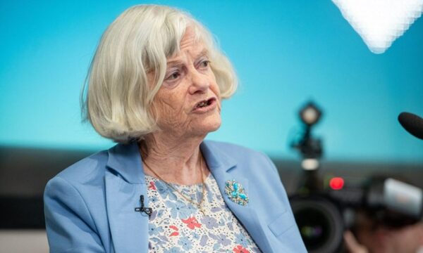 Arrestohet një 26-vjeçar i dyshuar për vrasjen e ish-ministres britanike Ann Widdecombe, ndërsa përjashtohet motivi terrorist.