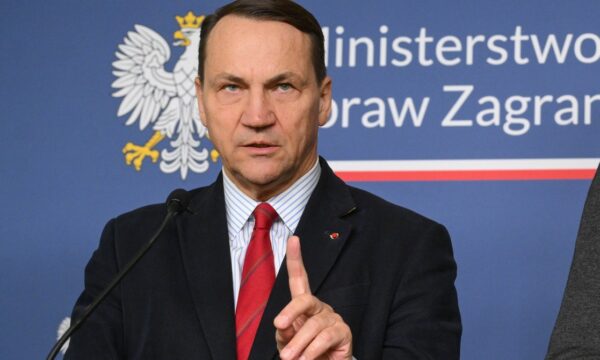 Polonia paralajmëron Putinin: Mos provoko Europën me sulme hibride