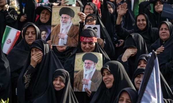 Ceremonitë mortore për Khamenein do të përfundojnë me varrimin në faltoren e Imam Rezas në Mashhad më 9 korrik.