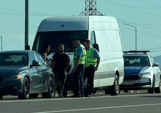 Aksidenti në hyrje të Prishtinës, në Mazgit, konfirmohet pa persona të lënduar.