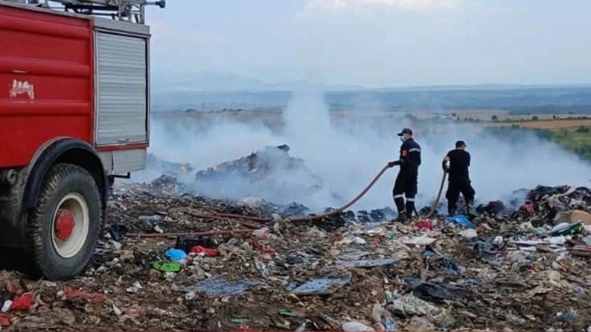 Diskutim i rëndësishëm në Pejë për deponinë e Sferkës së Thatë dhe ndikimet e djegies së mbeturinave