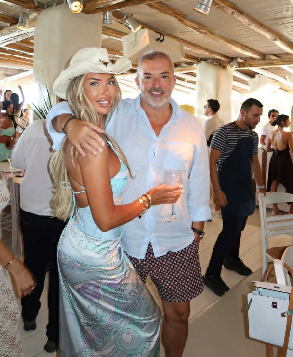 Adelina Tahiri në momente intime gjatë pushimeve luksoze