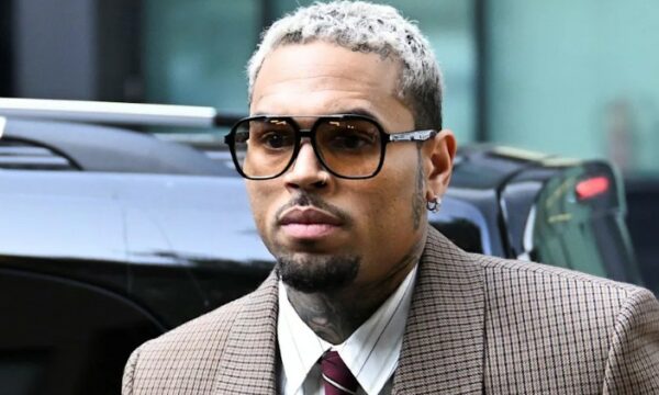 Chris Brown është deklaruar fajtor për përleshje në sulmin në klubin e Londrës dhe dënimi i tij do të shpallet më 26 tetor.
