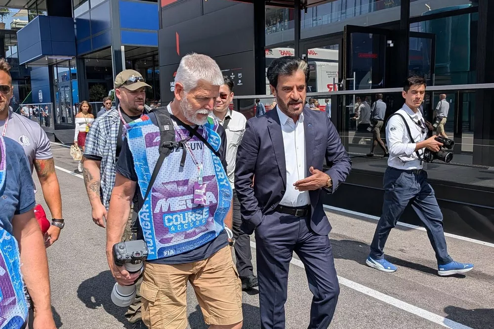Presidenti çek në rolin e paparë të fotografit në Formula 1