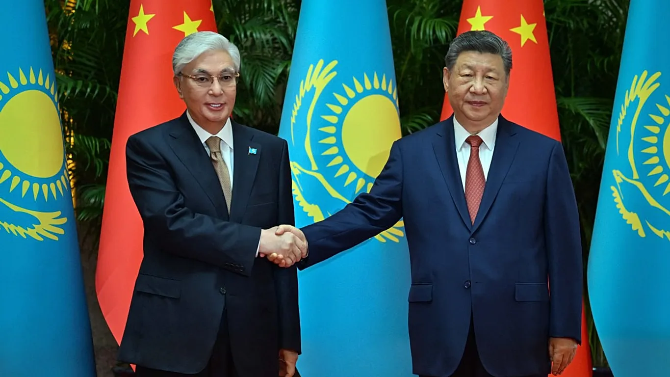 Kina dhe Kazakistani forcojnë lidhjet me marrëveshje miliardëshe