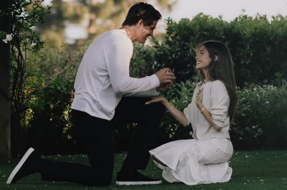 Madison Beer dhe Justin Herbert kanë njoftuar fejesën e tyre përmes një postimi në mediat sociale.