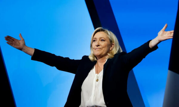 Marine Le Pen kryeson sondazhet për zgjedhjet presidenciale franceze 2027