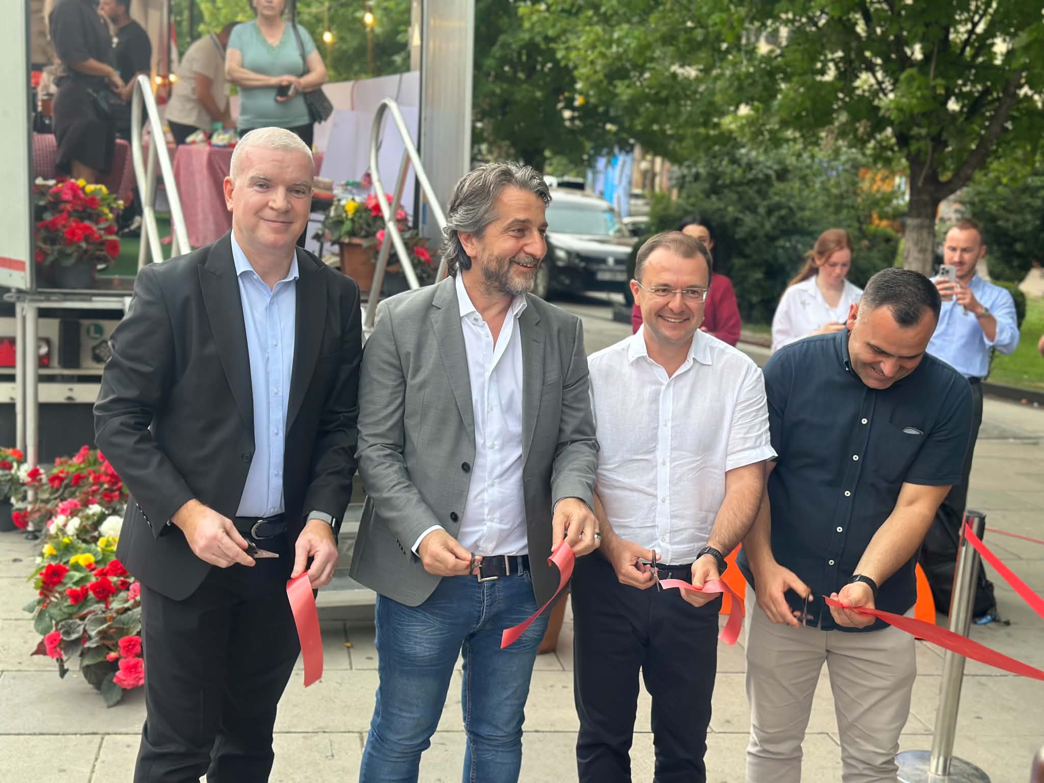 “Tregu në Rrota” lidh prodhuesit vendorë me qytetarët në shtatë rajone të Kosovës