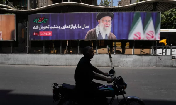 Përplasjet e opinionit në Iran për funeralin e Ali Khameneit
