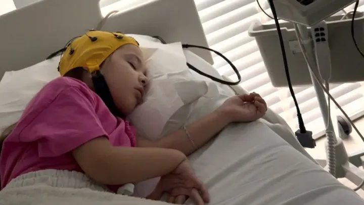 Apeli prekës për trajtimin urgjent të vogëlushes Ajra nga Kosova