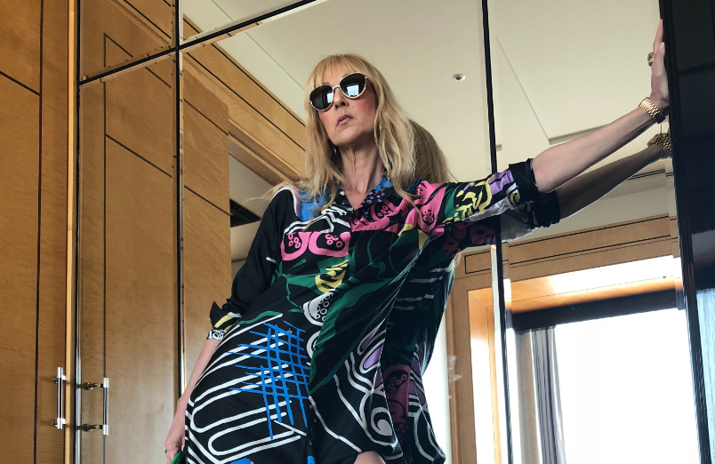 Céline Dion sfidon kohën me një look të ri bjonde dhe plot jetë