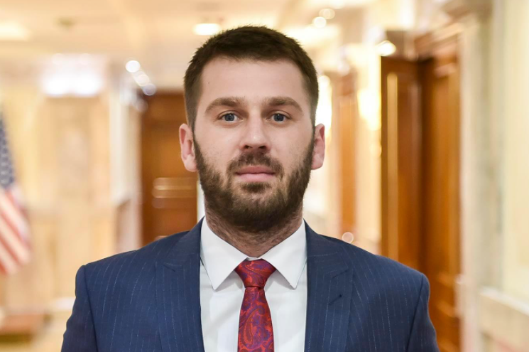 Shitja e thëngjillit me 8 euro/ton dhe polemikat mes Kërçelit dhe Hotit