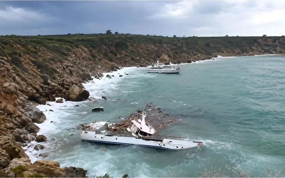 Stuhi në Qipro shkakton një viktimë dhe dy të plagosur.