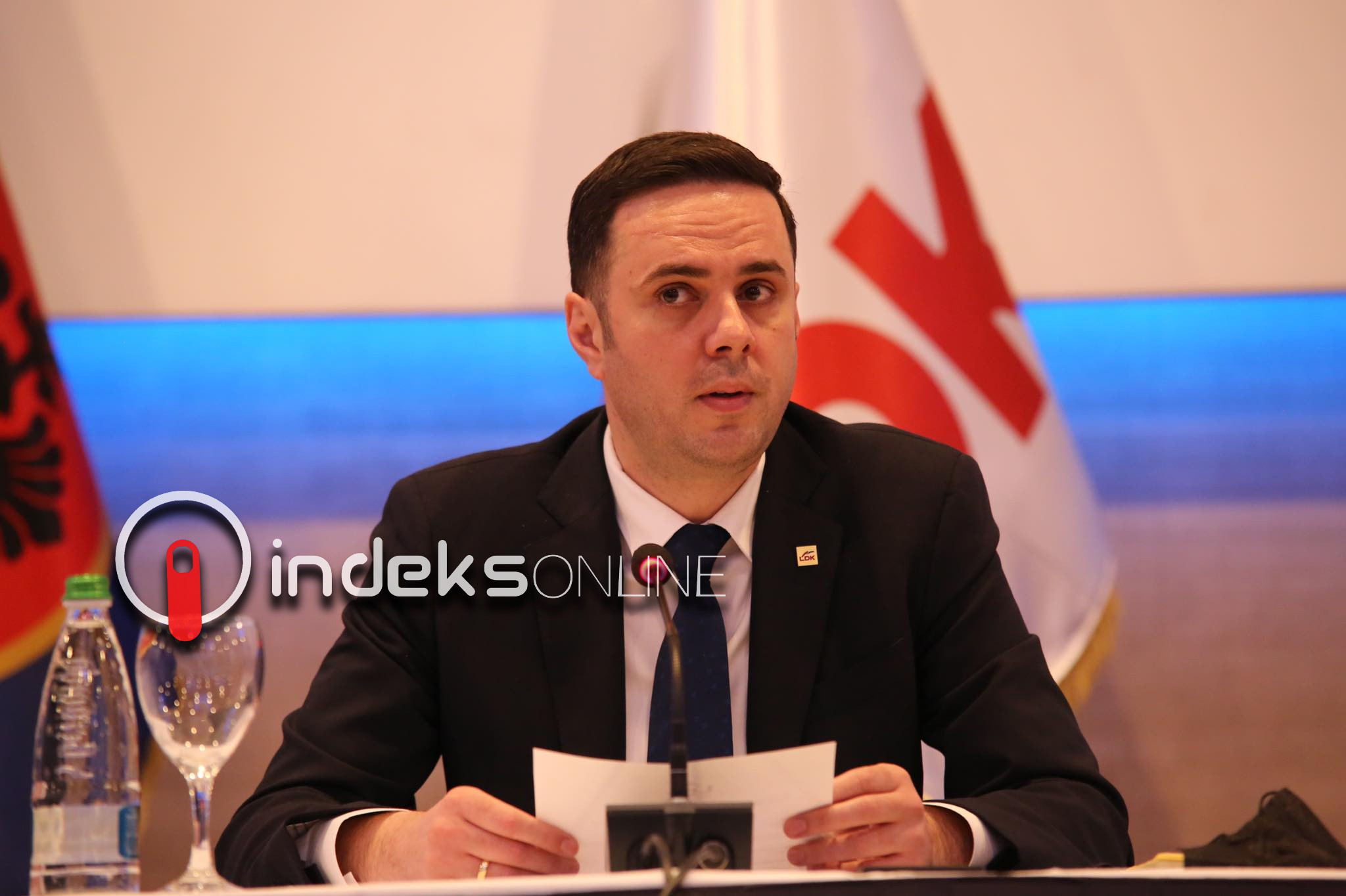 Deri tani janë mbledhur mbi 200 nënshkrime për shkarkimin e Lumir Abdixhikut brenda LDK-së.