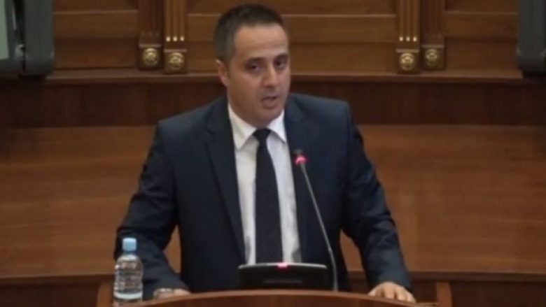 Kur pengohet funksionimi i Kosovës: Akuzat e Selmanajt ndaj Vetëvendosjes