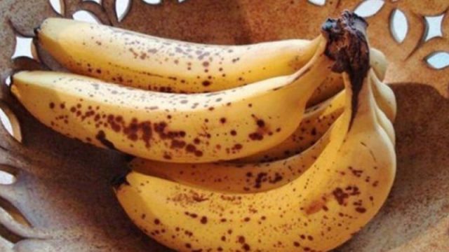 Si të bëni maskën e bananes që transformon flokët tuaj