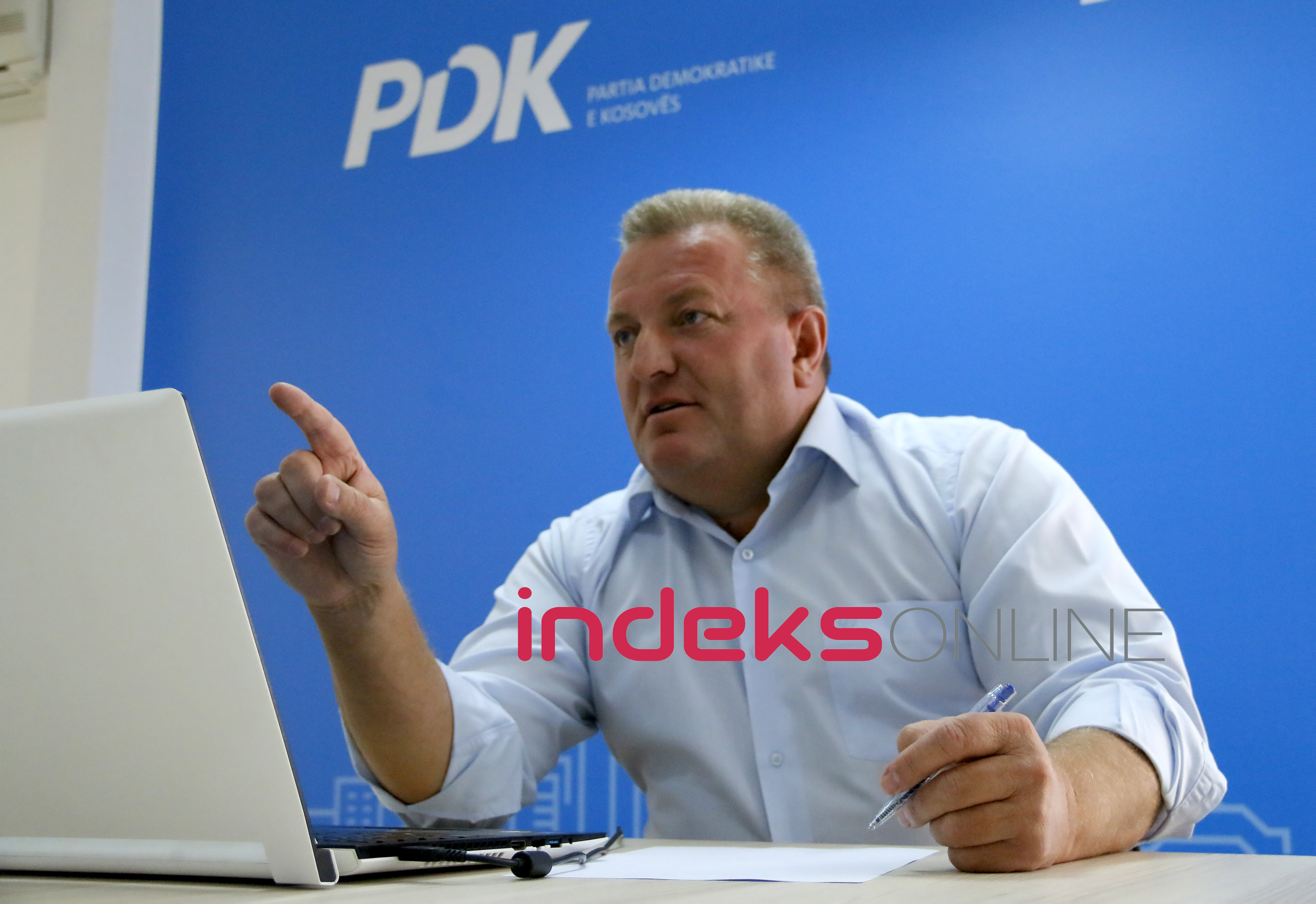Polemika e fortë mes Hisen Berishës dhe Fitore Pacollit për rolin e Haradinajt në Kosovë