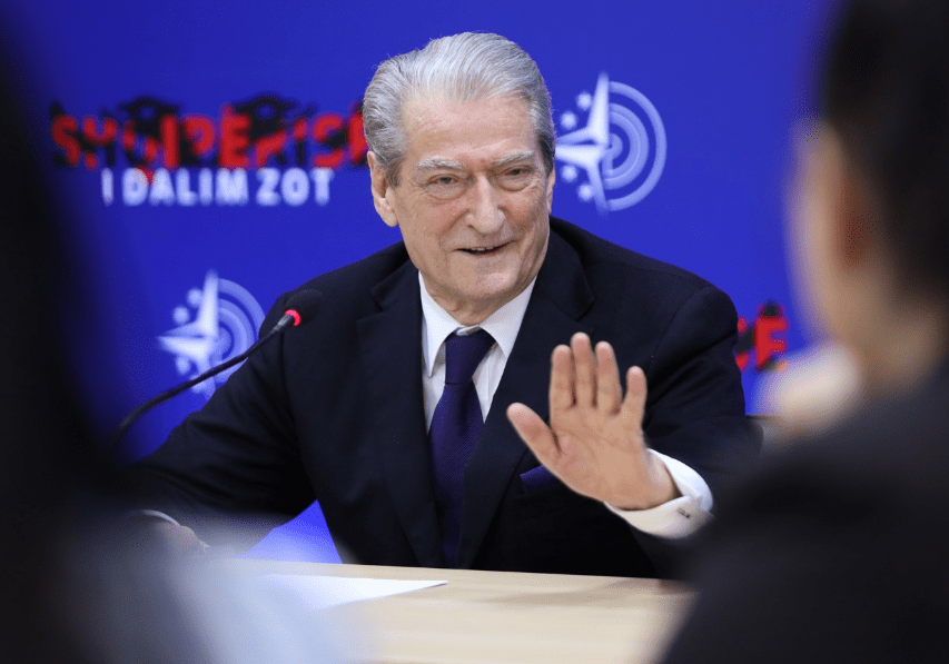 Sali Berisha konfirmon publikisht se nuk ka qenë kurrë “non grata”, por vetëm ka pasur një sanksion për vizën nga SHBA.