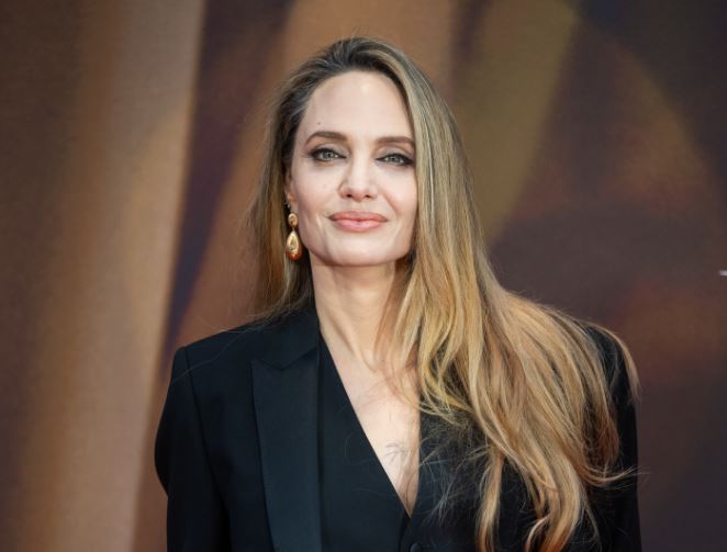 Angelina Jolie përjeton historinë e saj personale në filmin “Couture”