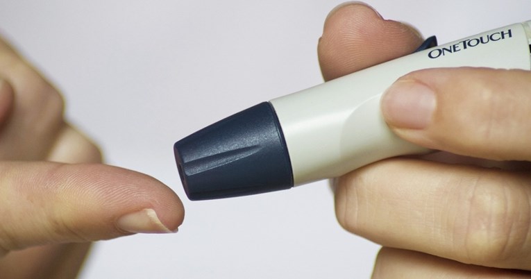 Një test gjaku që zbulon rikthimin e kancerit para skanimeve