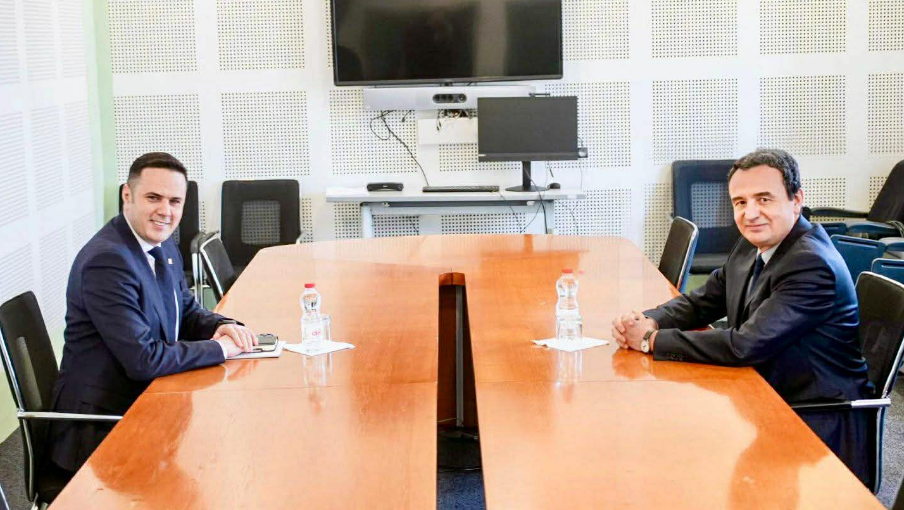 Përplasjet dhe shpresat pas takimeve Kurti-Abdixhiku për formimin e institucioneve