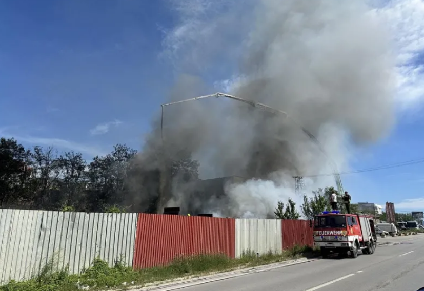 Autoritetet kanë bllokuar rrugën në hyrje të Mitrovicës dhe qarkullimi po bëhet vetëm përmes Tunelit dhe fshatit Zasellë.