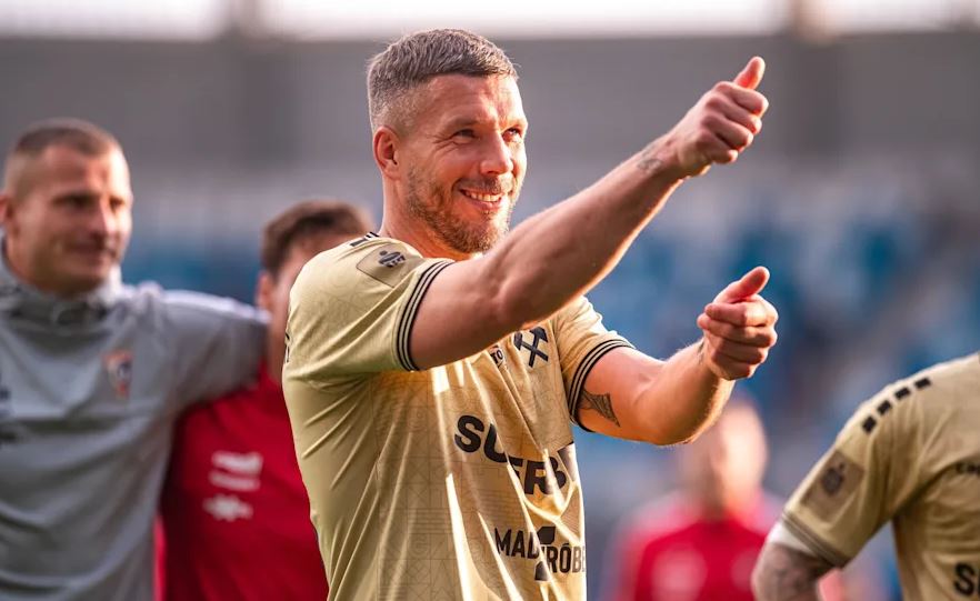 Lukas Podolski po përfundon blerjen e pjesës tjetër të aksioneve të klubit Gornik Zabrze.