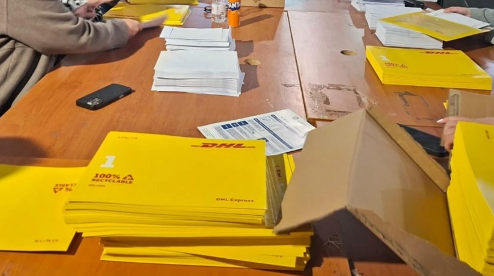 Kutia postare për votimin me postë është funksionale në 23 shtete, përfshirë Austri, Belgjikë, Çeki, Danimarkë, Francë, Holandë, Hungari, Itali, Kanada, Kroaci, Mali i Zi, Maqedoni e Veriut, Mbretëri e Bashkuar, Norvegji, Slloveni, Suedi, Turqi dhe Zvicër.