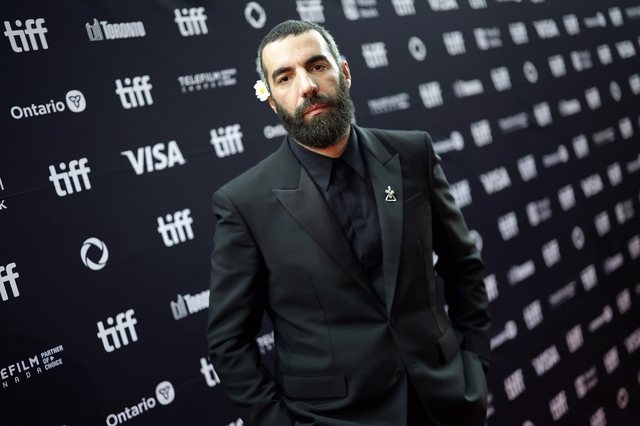 Grabitja misterioze e Luvrit do të bëhet film nga Romain Gavras