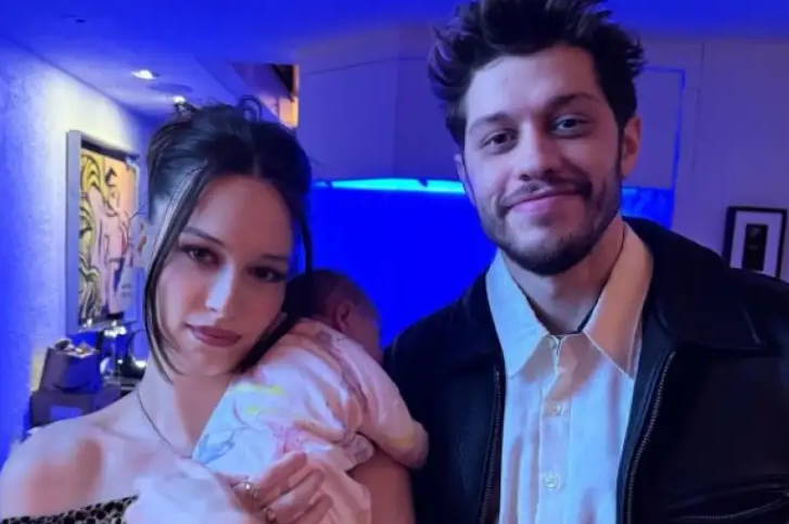 Pete Davidson dhe Elsie Hewitt ndahen pas vetëm pesë muajsh nga ardhja në jetë e vajzës së tyre, me Elsie që deklaron se po e rrit fëmijën pothuajse vetë.