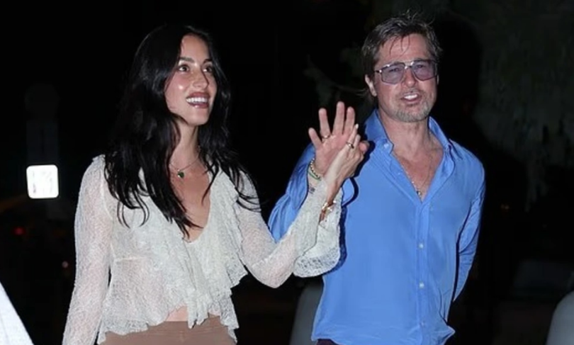 Brad Pitt është fotografuar i buzëqeshur në Paris me partneren Ines de Ramon, pas hapave ligjorë të djalit Maddox për të hequr mbiemrin “Pitt”.