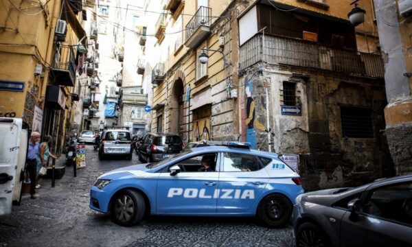 Dhunë familjare në Napoli: 12-vjeçari i plagosur rëndë nga babai, drama në spital