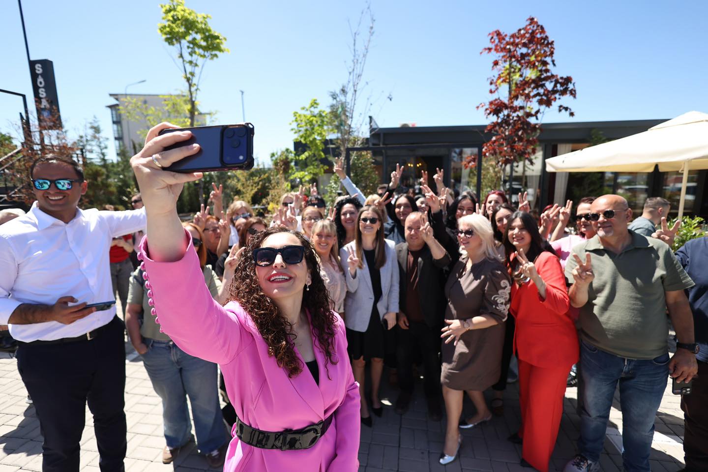 Vjosa Osmani dhe mëngjesi i veçantë me gratë e LDK-së në Prishtinë