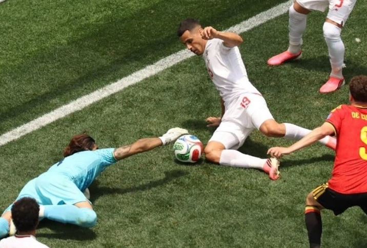 Portieri i Iranit shpëton skuadrën në barazimin ndaj Belgjikës