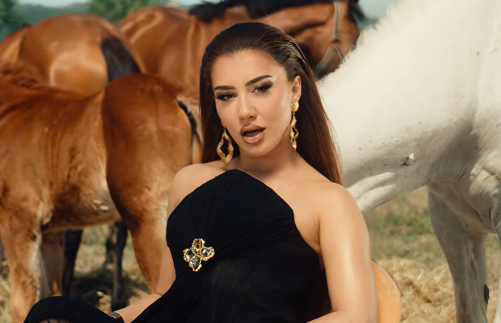 Melinda Ademi dhe Elineli bashkohen në këngën “Gjiro” me videoklip të ri