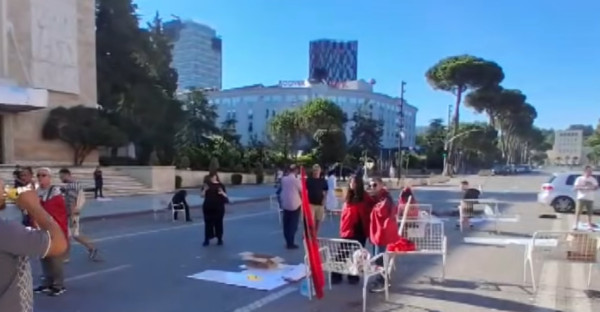 Protesta në Tiranë vazhdon për ditën e 22-të me qëndresë dhe vendosmëri të qytetarëve për Ramën.