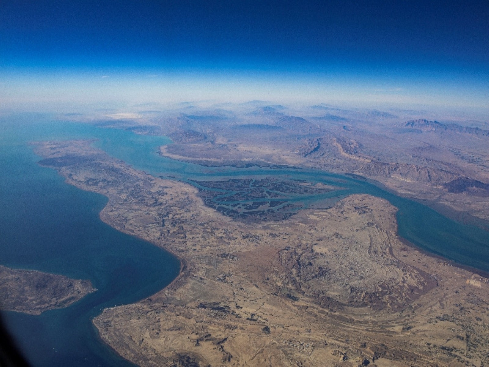 SHBA-ja rrëzon disa dronë sulmues iranianë pranë Ngushticës së Hormuzit, sipas Komandës Qendrore të SHBA-së.
