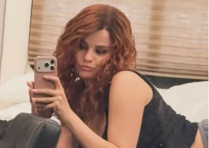 Selena Gomez ndryshon look-un me flokë të kuqe gjatë xhirimeve në Londër