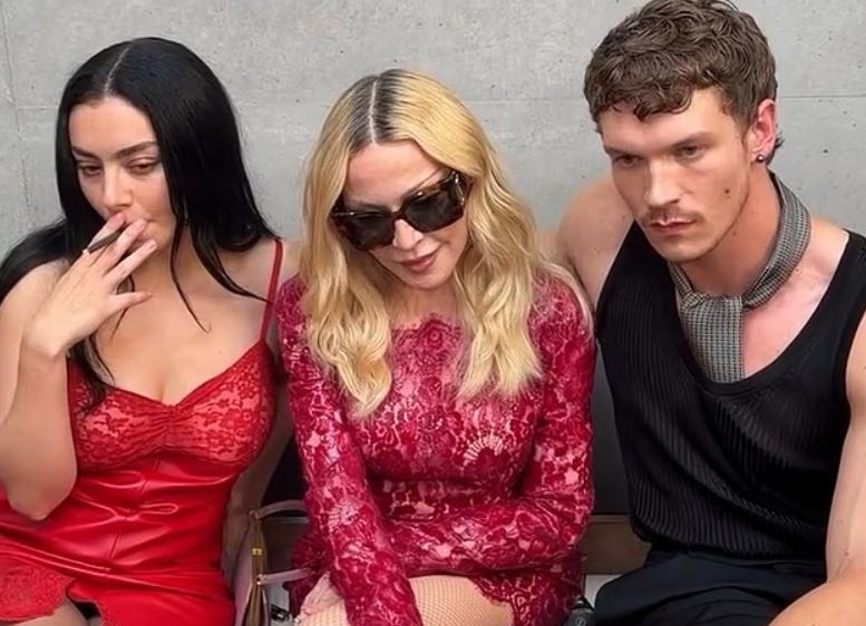 Madonna shkëlqen në Javën e Modës në Paris me një paraqitje të paharrueshme