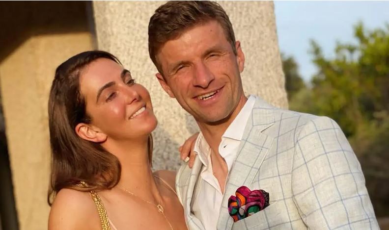Thomas Muller dhe gruaja e tij Lisa Muller kanë konfirmuar ndarjen pas 20 vitesh martese.