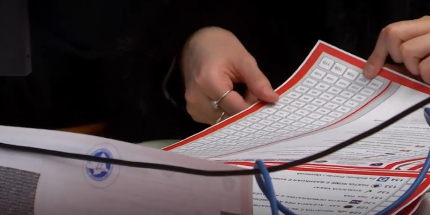 311,011 qytetarë kanë votuar deri në ora 13:00 në zgjedhjet e parakohshme parlamentare në Kosovë.