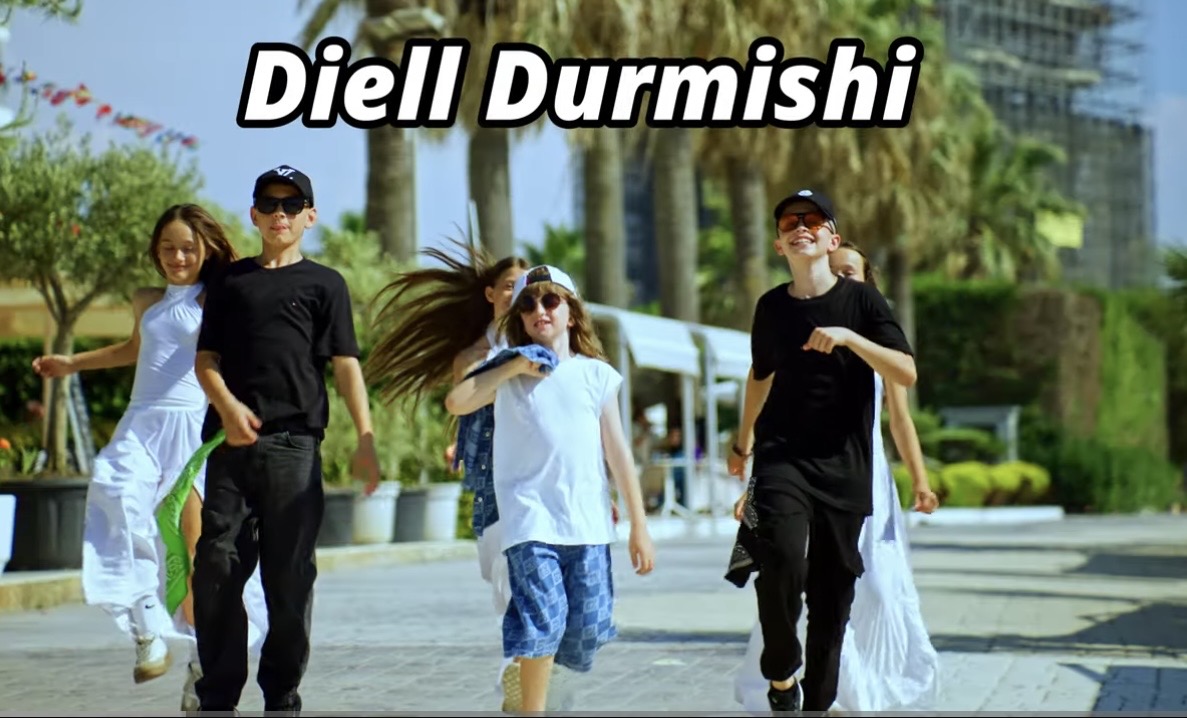 Dielli Durmishi, 8 vjeç, publikon këngën e tij të tetë me energji verore