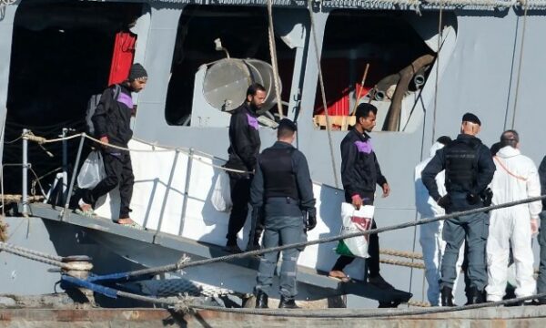 BE-ja miraton ligjin që ndryshon rrënjësisht politikat e deportimit të emigrantëve