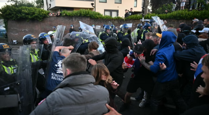 Dy persona u arrestuan gjatë protestave në Southampton për vdekjen e Henry Nowak.
