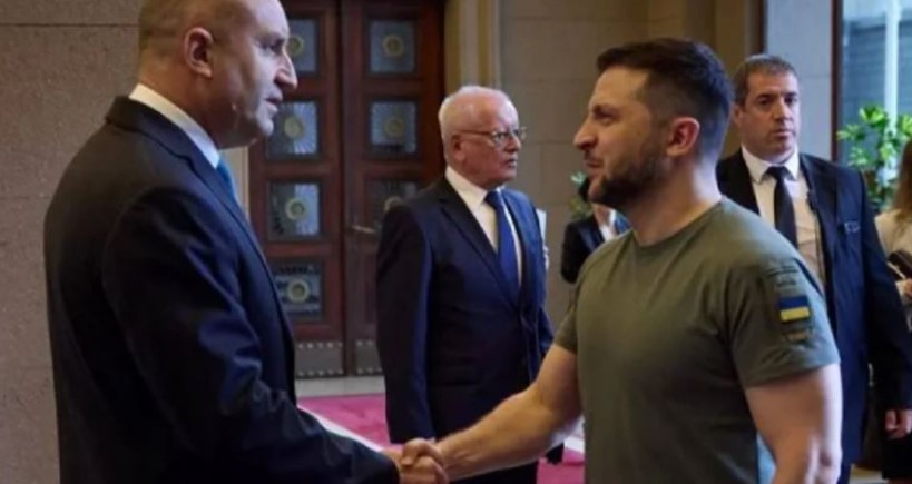 Bullgaria njofton zyrtarisht ndalimin e dërgimit të armëve në Ukrainë.