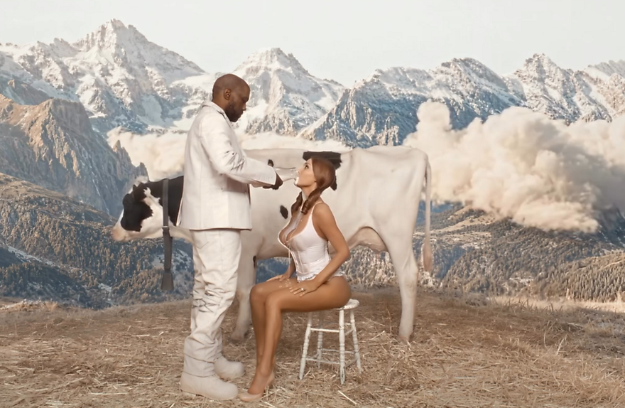 Bianca Censori habit me skenën e pazakontë në videoklipin e ri të Kanye West