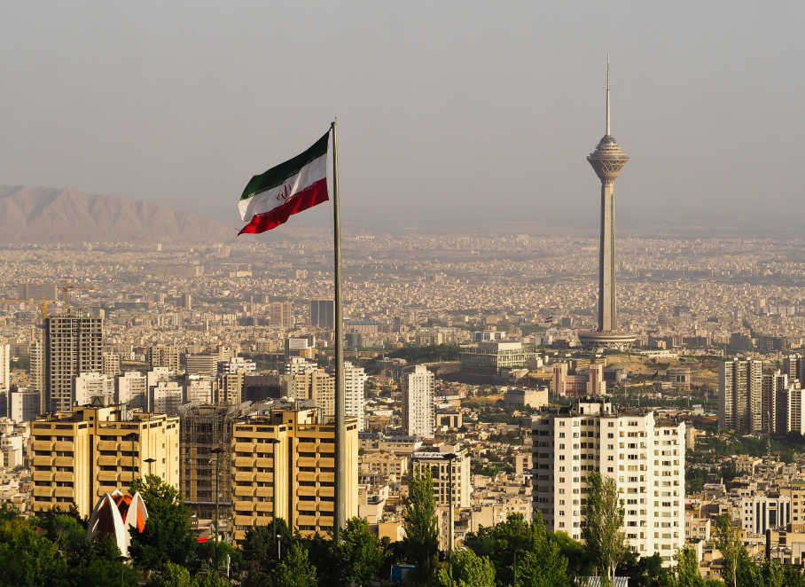 Irani dhe SHBA-ja bien dakord për heqjen e përkohshme të sanksioneve ndaj naftës iraniane dhe lirojnë 25 miliardë dollarë nga asetet e ngrira të Iranit.
