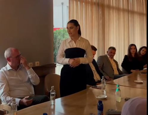 Kaltrinë Lohaj vlerëson rolin e grave dhe veteranëve në lirinë e Kosovës