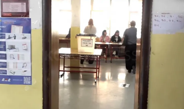 Votimi në Pejë pa tavolinë informuese, sfidat e qendrës “Lidhja e Pejës”